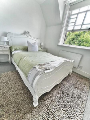 Bright & Airy Rooftop Southsea Apartment